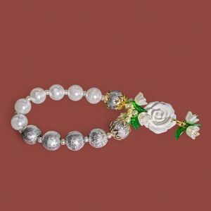 Handmade  *New*White and Silver Rose and Pearl Bracelet